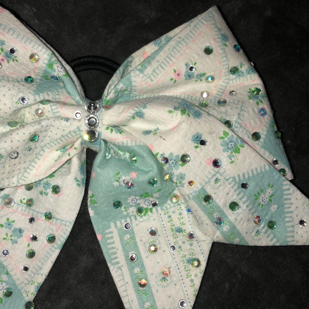 Cheer bow - Picture 3 of 4
